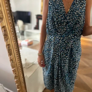 Apostrophe Paris - Robe bleue à motifs