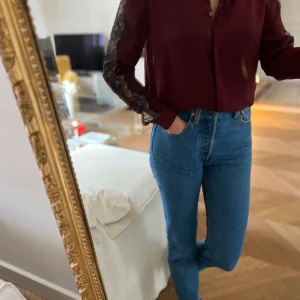 Chemise The Kooples bordeaux dentelle épaule