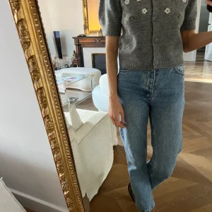 Primark - Pull gris manches courtes à fleurs