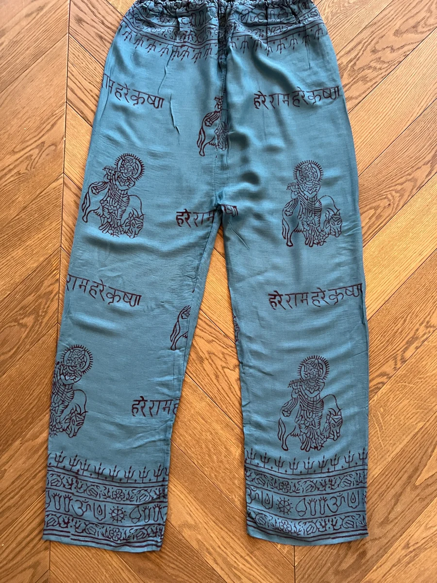Our Manor- Pantalon fluide et fin bleu à motifs – Image 8