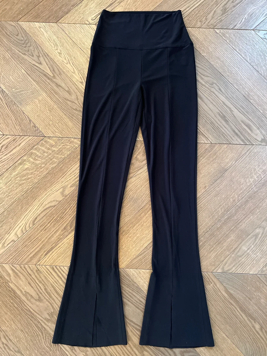 Pantalon Norma Kamali fluide noir – Image 5