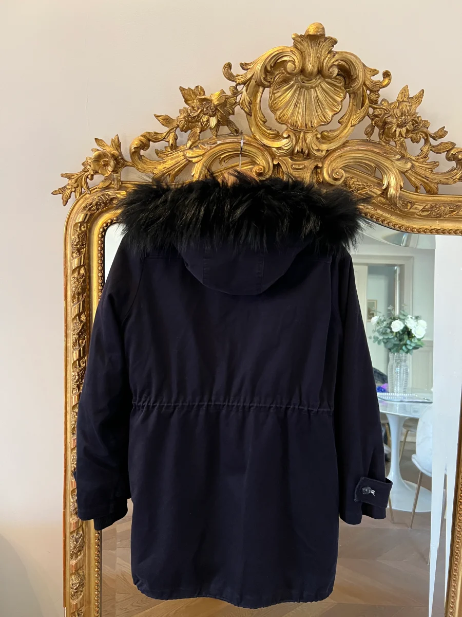 Manteau Claudie Pierlot bleu marine capuche fourrure – Image 7