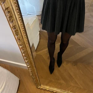 Zara - Jupe short plissée gris