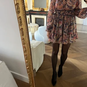 Zara - Robe colorée fluide col V boutons