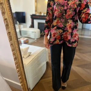 Our Manor - Blouse noire à fleurs colorées