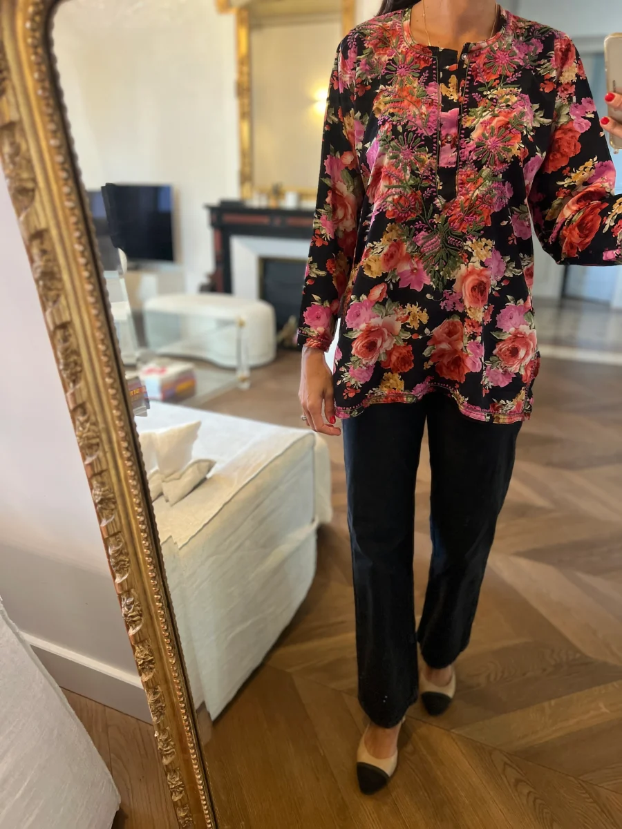 Our Manor - Blouse noire à fleurs colorées