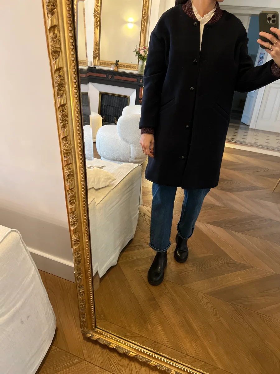 Manteau des Petits Hauts bleu marine col irisé – Image 4