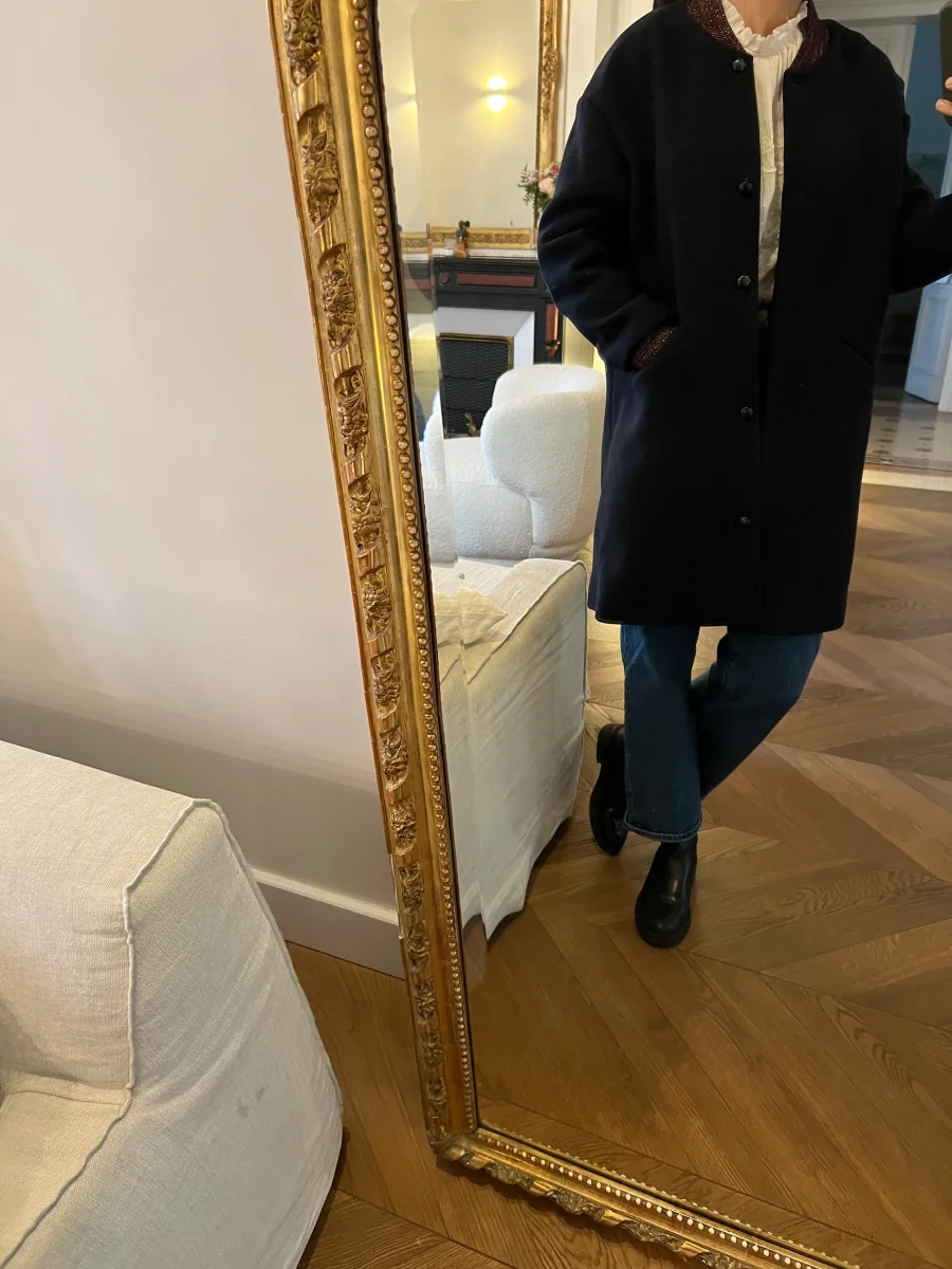 Manteau des Petits Hauts bleu marine col irisé – Image 3