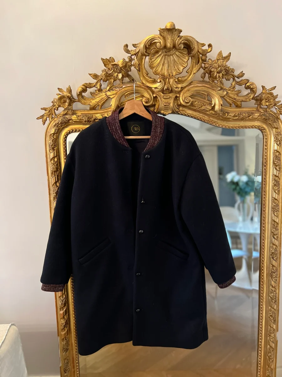 Manteau des Petits Hauts bleu marine col irisé – Image 6