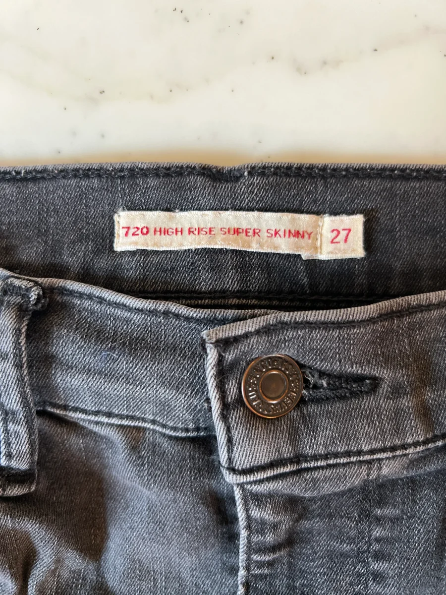 Jean Levis High Rise Super Skinny 720 noir – Image 5