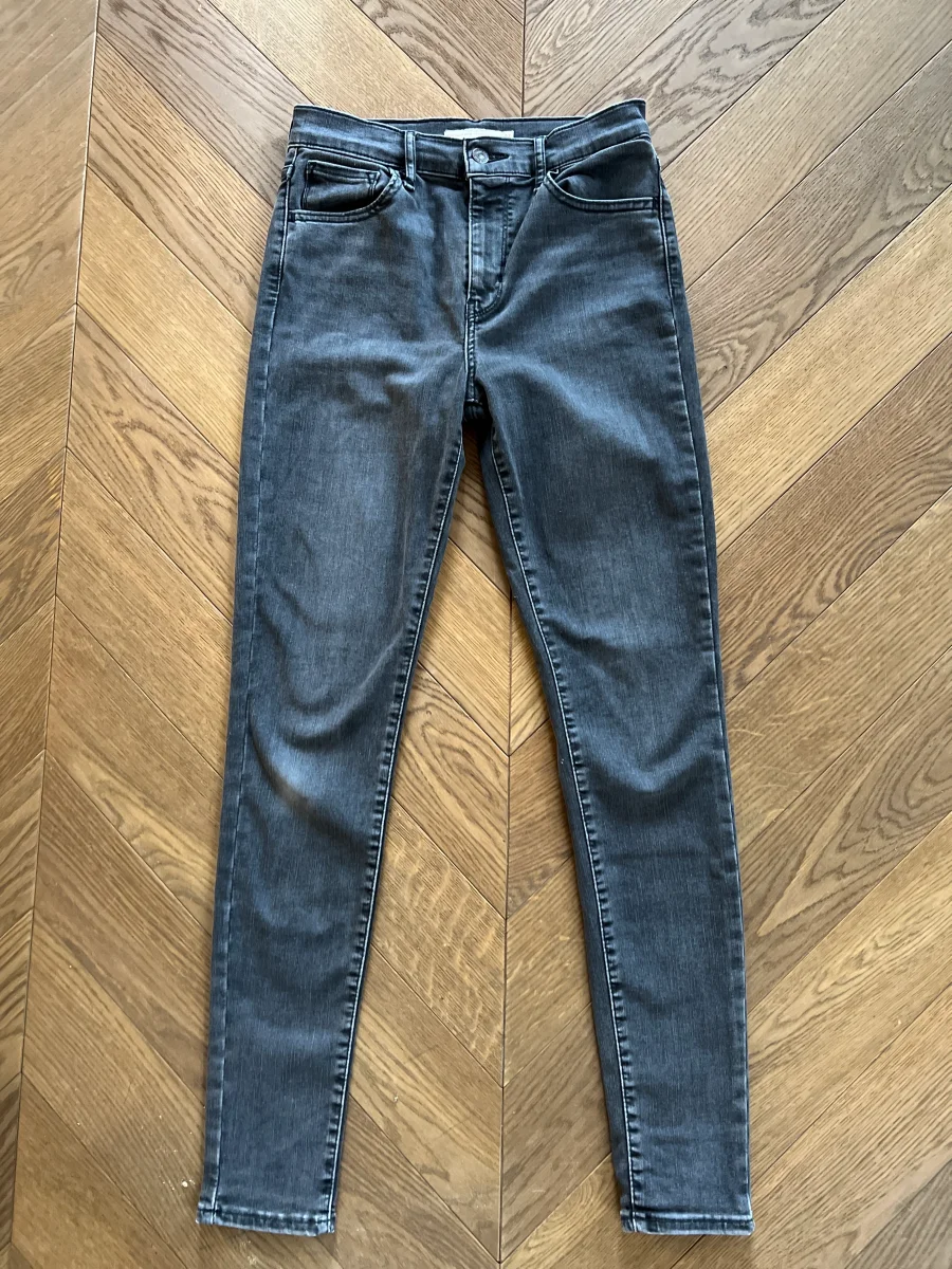 Jean Levis High Rise Super Skinny 720 noir – Image 6