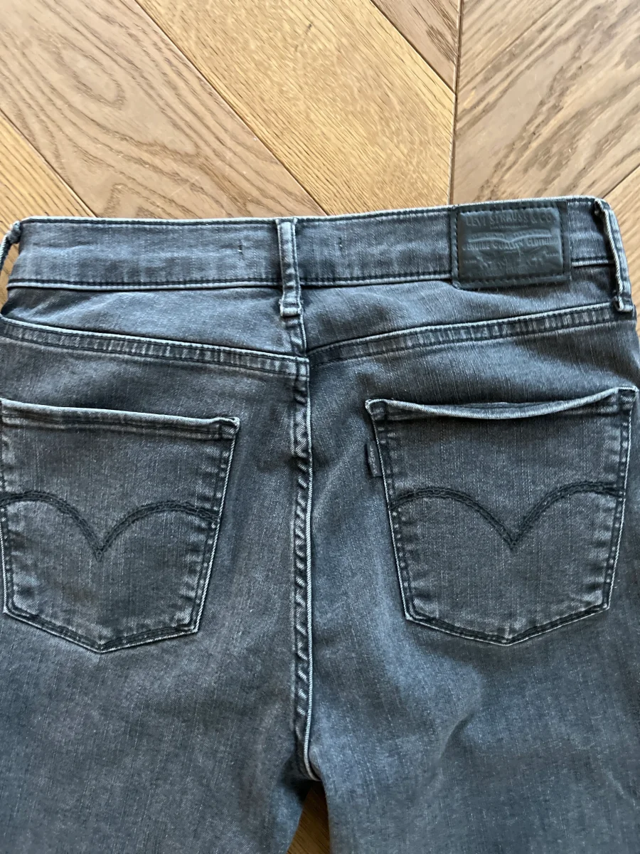 Jean Levis High Rise Super Skinny 720 noir – Image 7