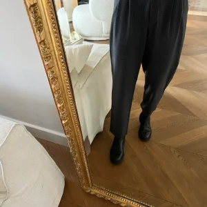 Pantalon Des Petits Hauts gris à carreaux