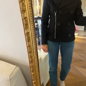 Manteau court Sessun en laine bleu marine