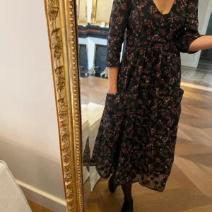 Robe Ba&sh mi longue noire à fleurs