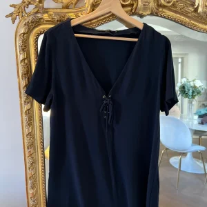 Robe Berenice noire à lacets