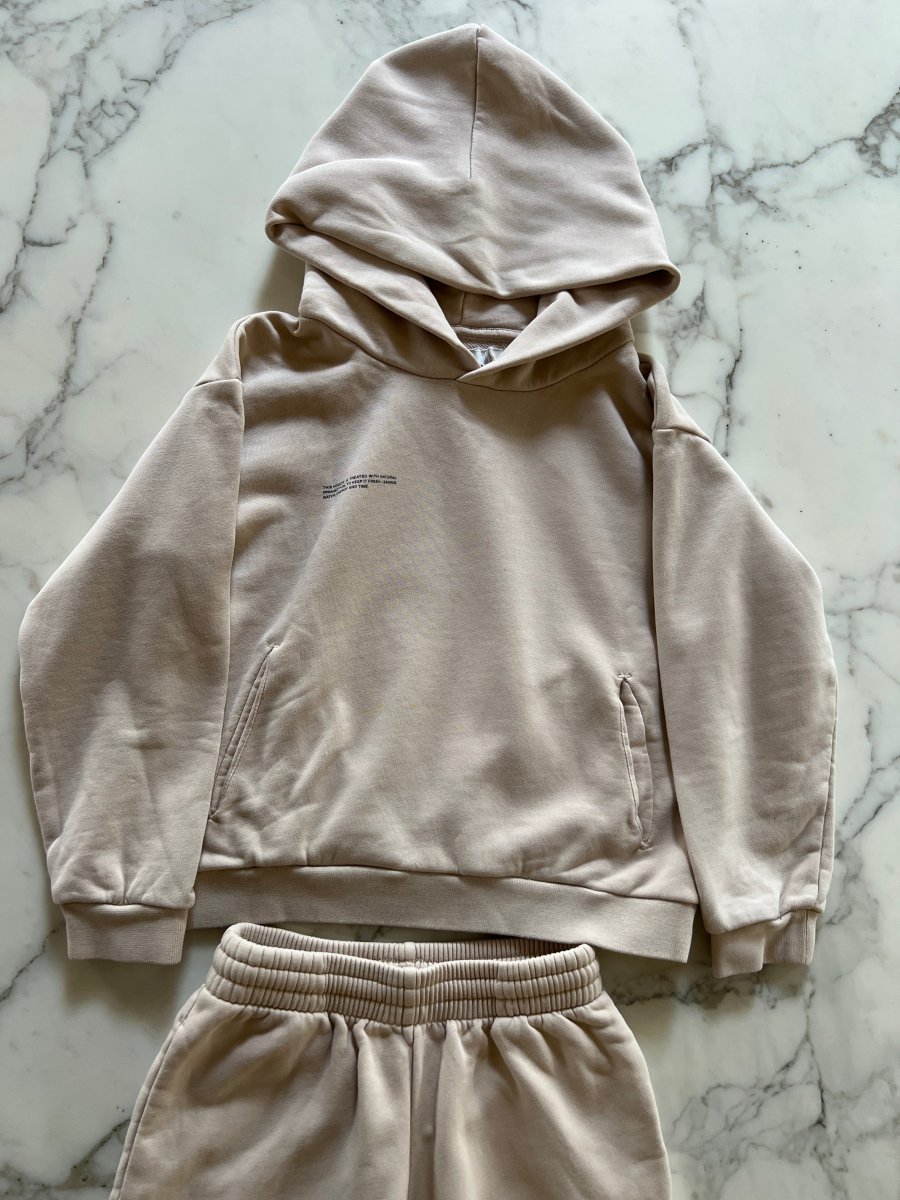 Aurianne Sinacola - Pangaia Survêtement beige – Image 4