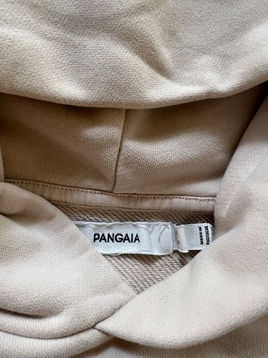 Aurianne Sinacola - Pangaia Survêtement beige – Image 6