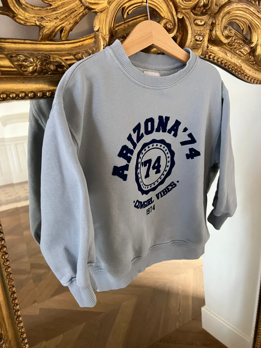 Aurianne Sinacola - Zara Sweat bleu ciel Arizona 74 – Image 3