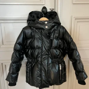 Aurianne Sinacola - Doudoune Givenchy noire brillante T.6 ans