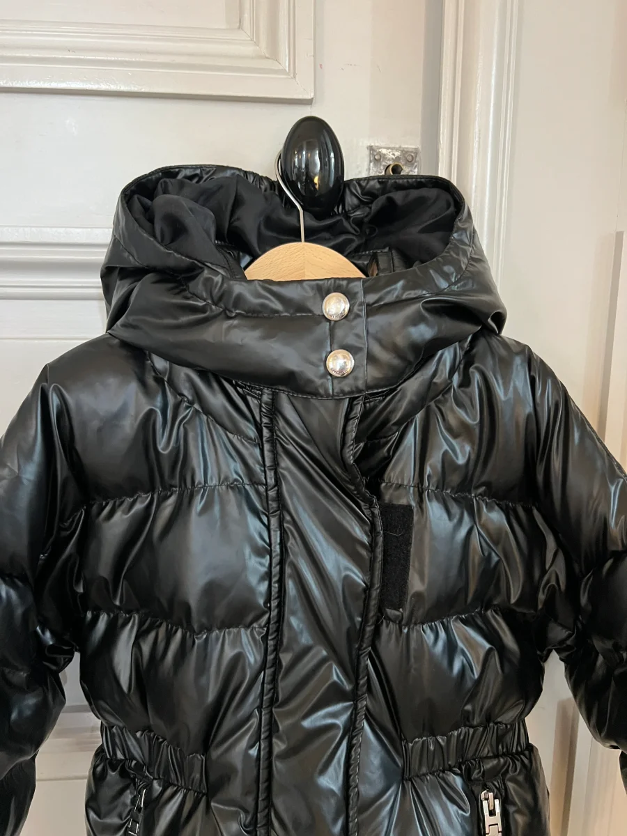 Aurianne Sinacola - Doudoune Givenchy noire brillante T.6 ans – Image 3