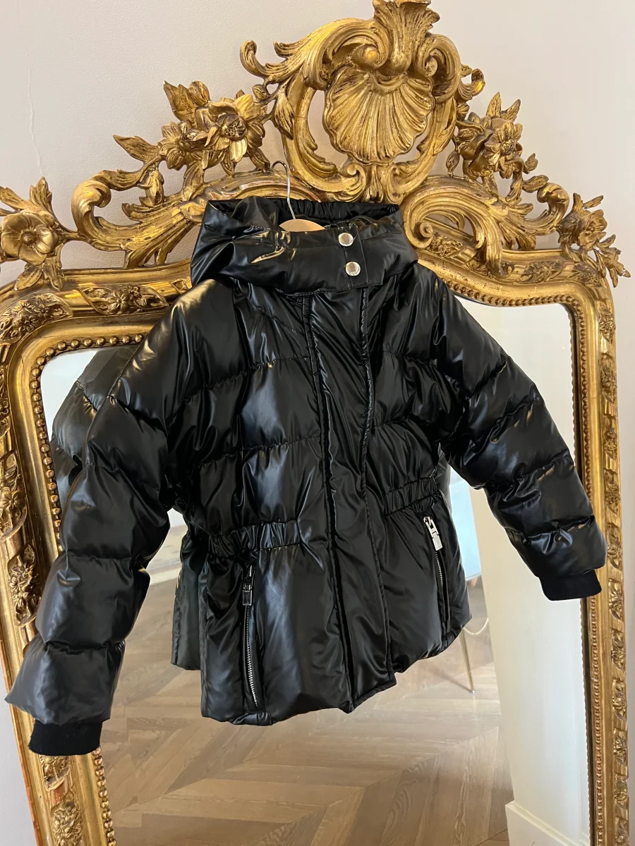 Aurianne Sinacola - Doudoune Givenchy noire brillante T.6 ans – Image 5