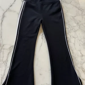 Aurianne Sinacola - Zara legging noir évasé