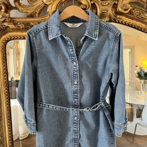 Aurianne Sinacola - H&M Robe en jean bleu ciel T.5-6 ans