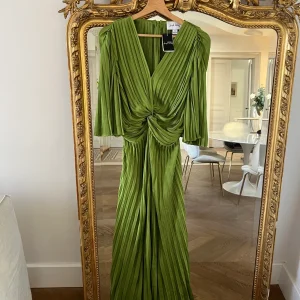 Aurianne Sinacola - Joseph Ribkoff Robe mi-longue plissée en satin Neuve