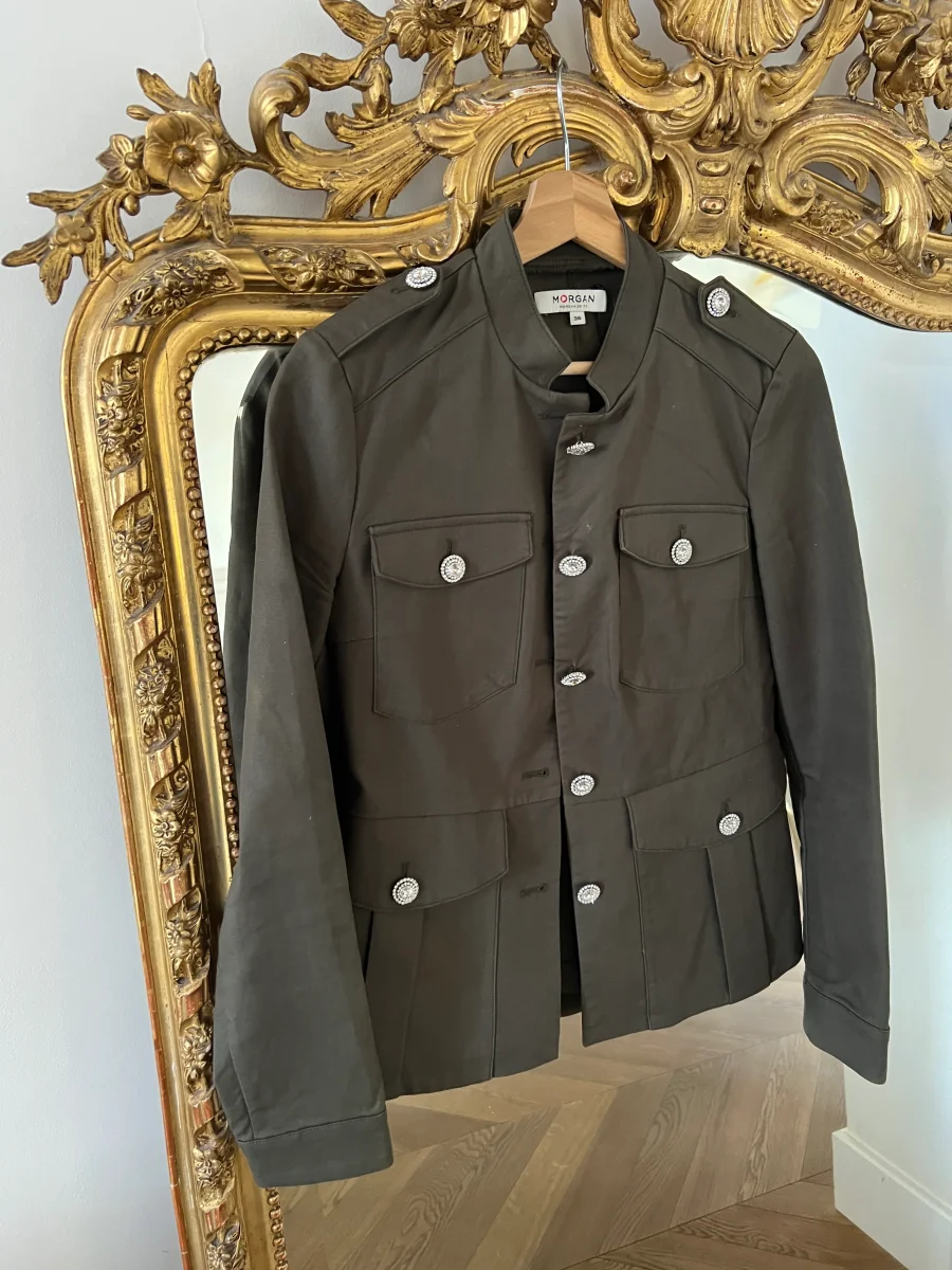 Aurianne Sinacola - Morgan Veste kaki boutons diamants – Image 4