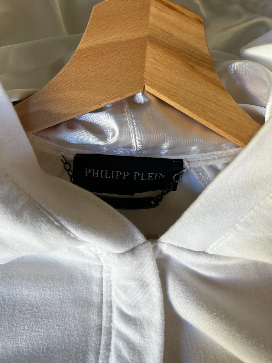 Aurianne Sinacola - Philipp Plein veste à capuche blanche – Image 6