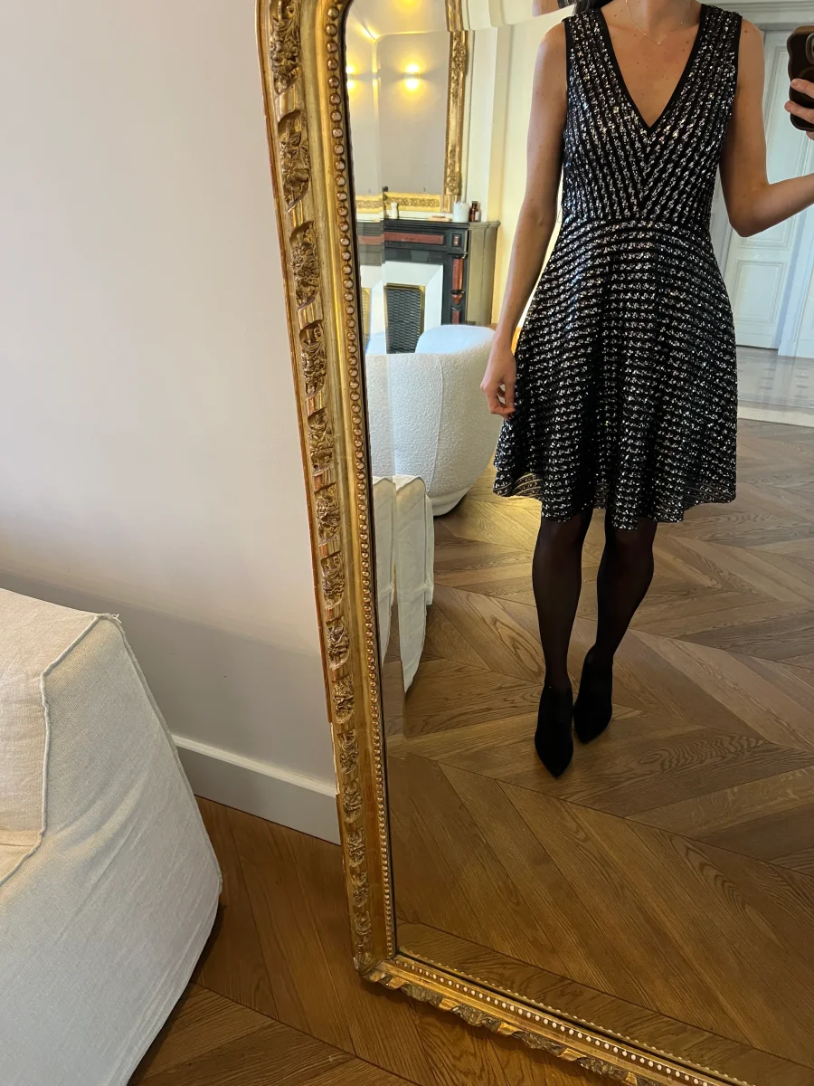 Aurianne Sinacola - Sandro Robe pailletée col V – Image 2