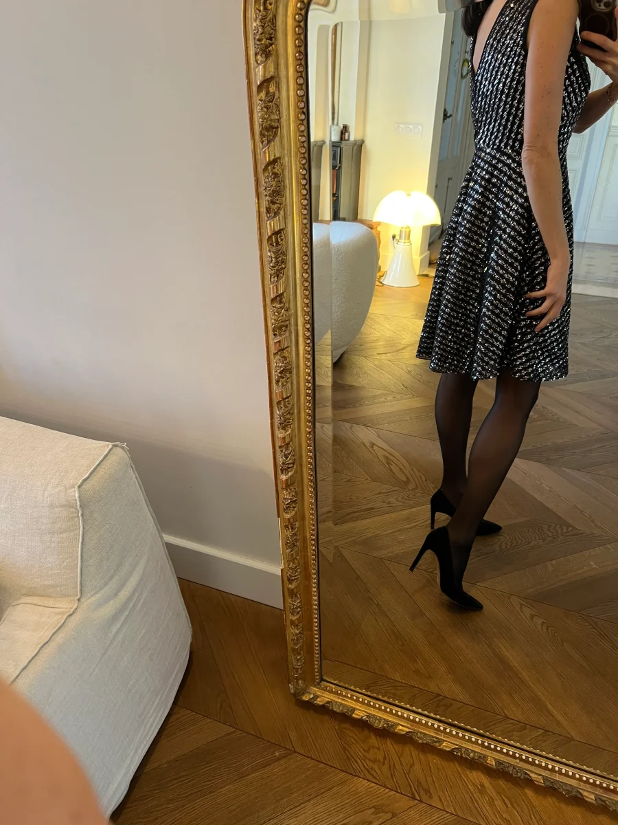 Aurianne Sinacola - Sandro Robe pailletée col V – Image 6