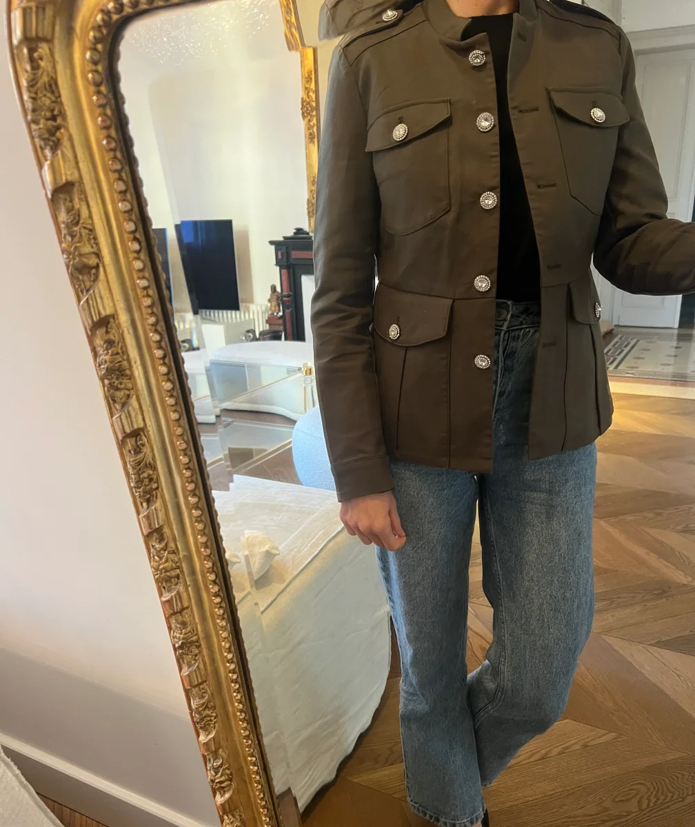 Aurianne Sinacola - Morgan Veste kaki boutons diamants – Image 2