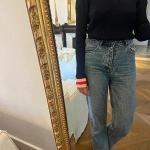 Aurianne Sinacola - Pinko Pull  bleu marine bas rose en bande rouge