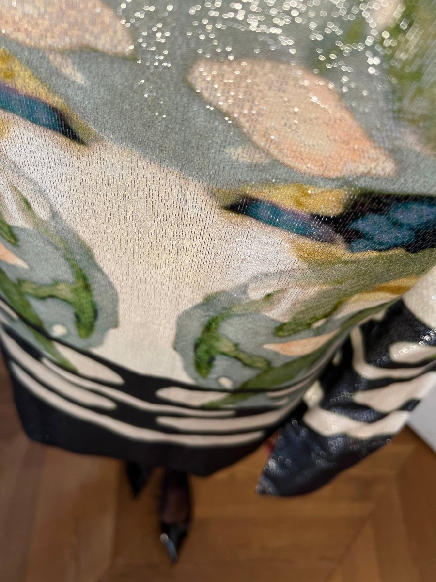 Noémie Lenoir Robe H&M Conscious Exclusive irisée – Image 4