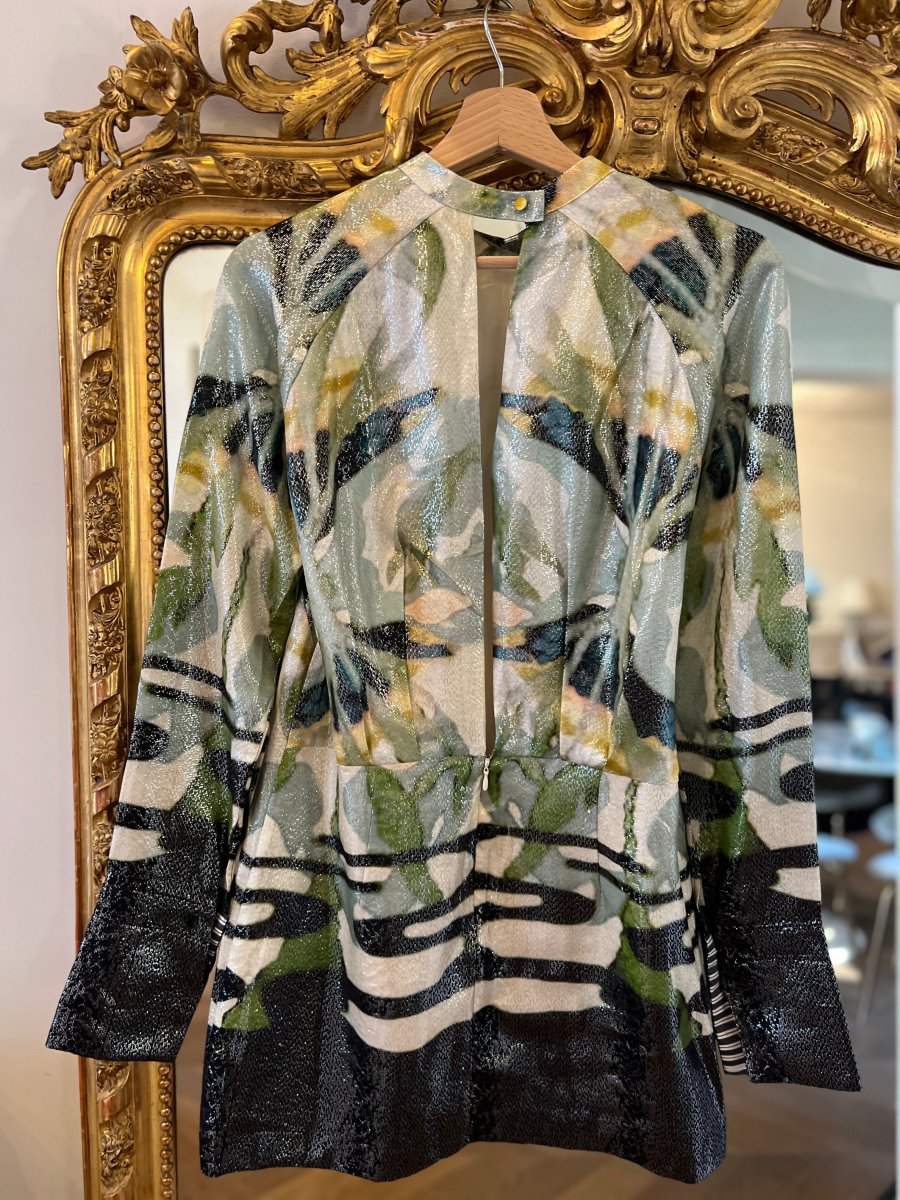 Noémie Lenoir Robe H&M Conscious Exclusive irisée – Image 7