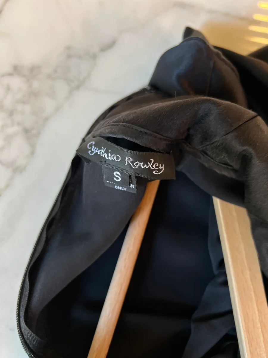 Noémie Lenoir Robe Noire en soie Cynthia Rowley – Image 8