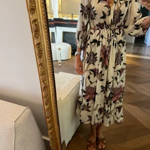 Robe Ba&sh à fleurs liserets dorés