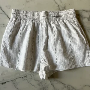 Zara  - Short blanc en crochet