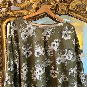 Topolina - Blouse kaki motifs fleurs