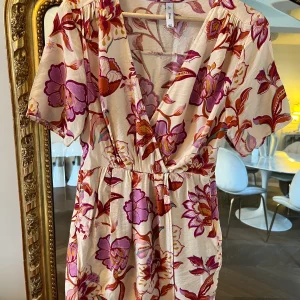 Mango - Robe beige rose et violet