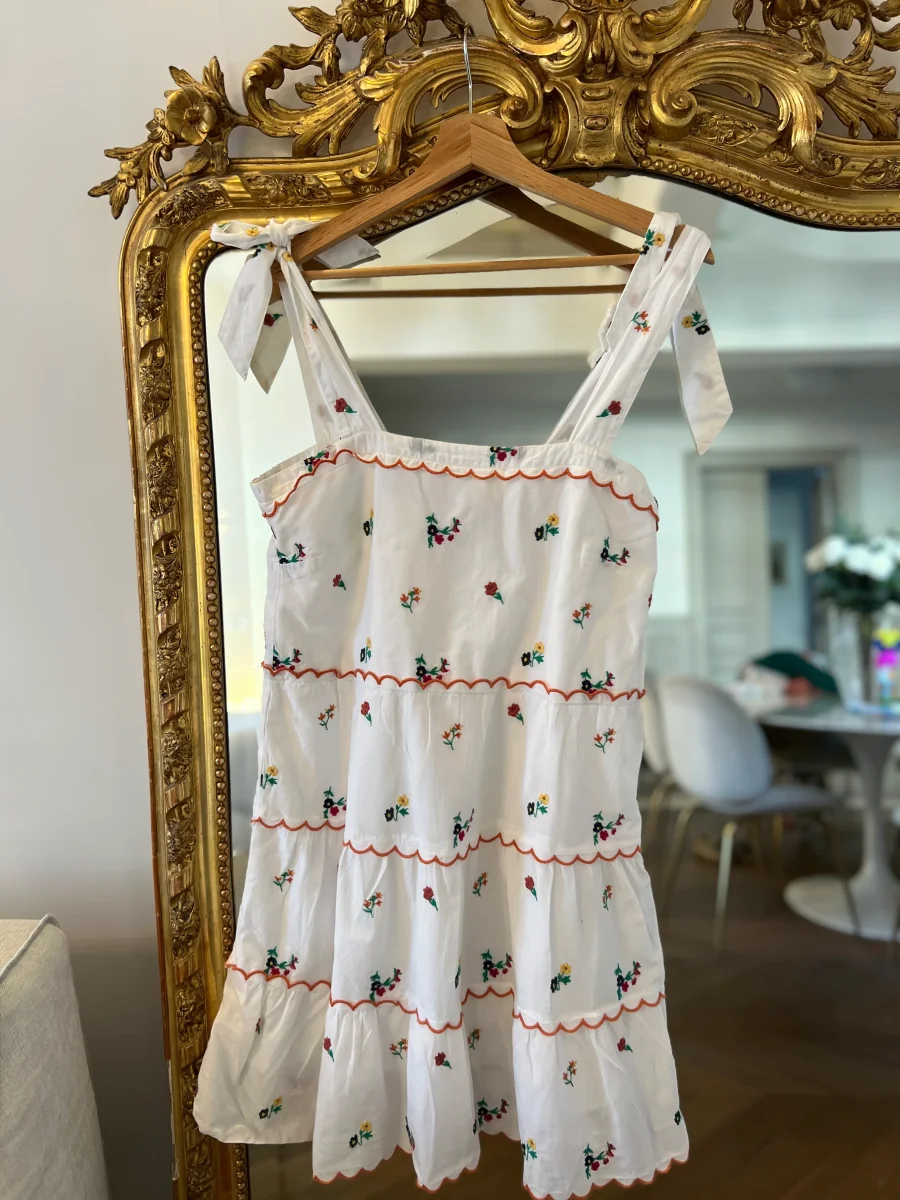 Robe Sézane brodée avec des fleurs – Image 4