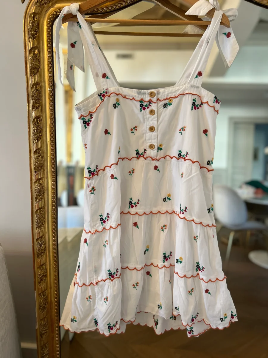 Robe Sézane brodée avec des fleurs – Image 6