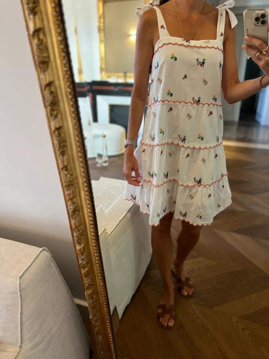 Robe Sézane brodée avec des fleurs – Image 7