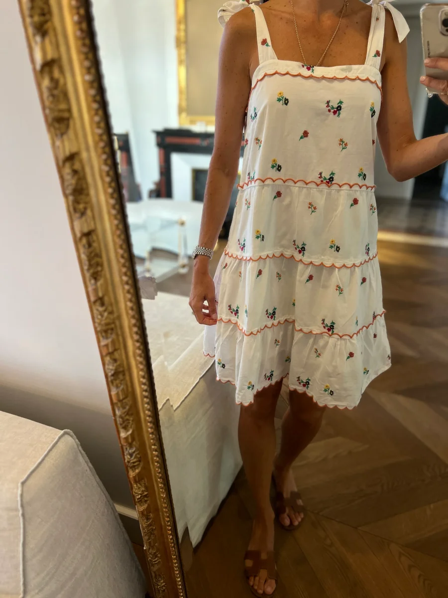 Robe Sézane brodée avec des fleurs – Image 3