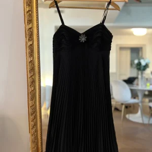 Noémie Lenoir Robe Autograph Marks&Spencer Noire