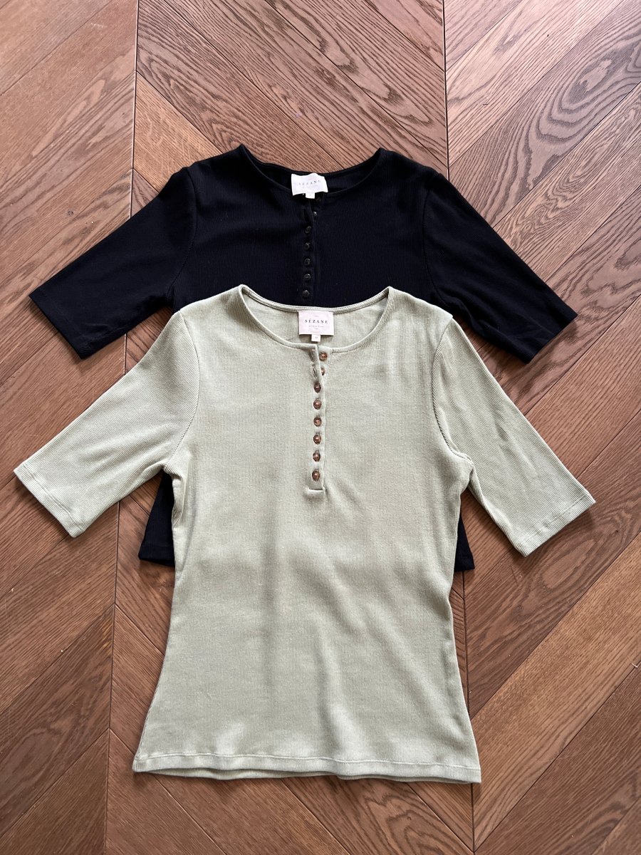 Lot de 2 T-shirts Sézane boutons kaki et noir – Image 3