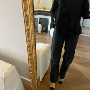 Blouse Sezane noir volant