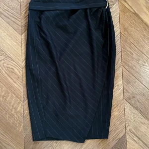 Jupe Bash à rayures fines